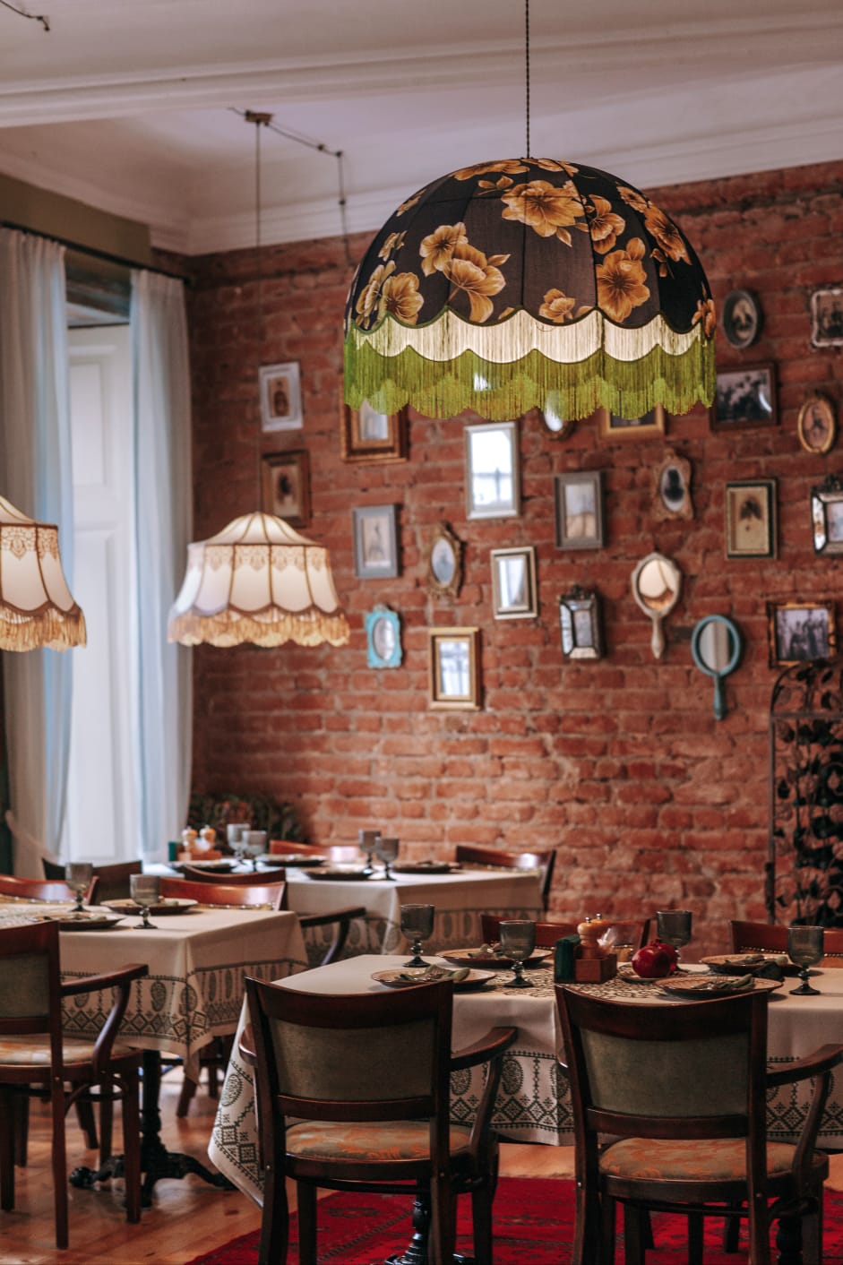 Gedeckter Tisch im Speiseraum